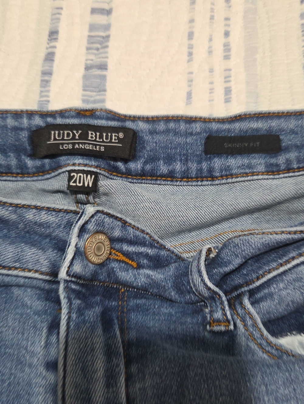 Judy Blue Medium Wash Skinny Jeans
